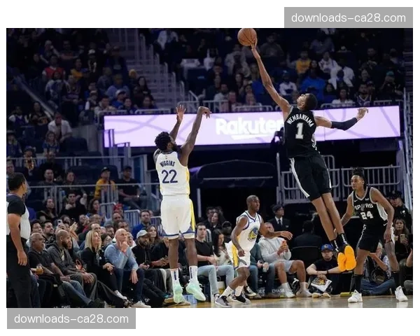 特写:文班亚马三秒区内连续三次封盖,点燃马刺主场防守气势 特写:文班亚马三秒区内连续三次封盖,点燃马刺主场防守气势